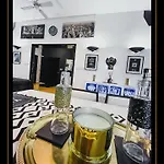 Rm Luxury In • 6 People • Free Parking • Pets *