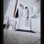 Rm Luxury In • 6 People • Free Parking • Pets