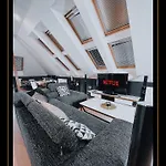 Rm Luxury In • 6 People • Free Parking • Pets براغ